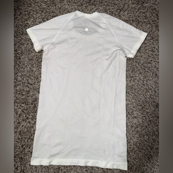 Lululemon Swiftly Tech Short Sleeve 2.0 size 6 - Picture 6 of 9